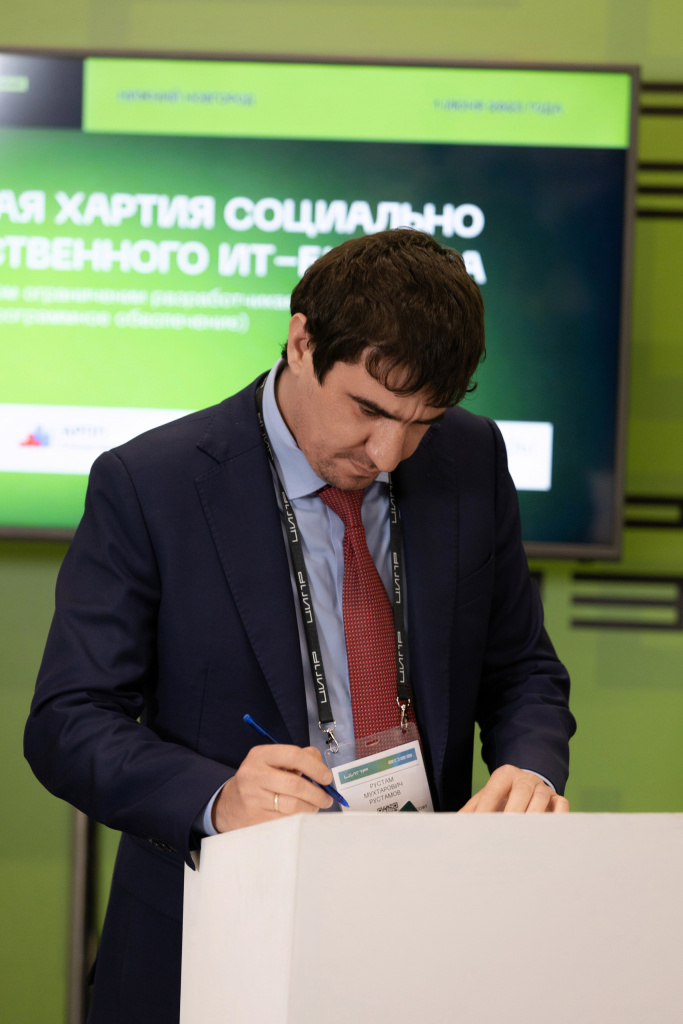 Рустам Рустамов.jpg